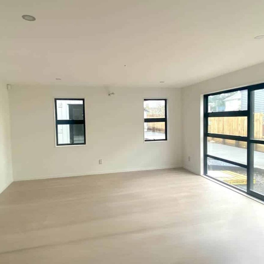 Modern Comfort and Style – Two-Year-Old Family... - Photo 1