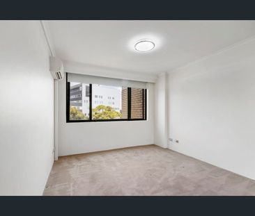 Two Bedroom Apartment Close to Royal North Shore Hospital - Photo 3