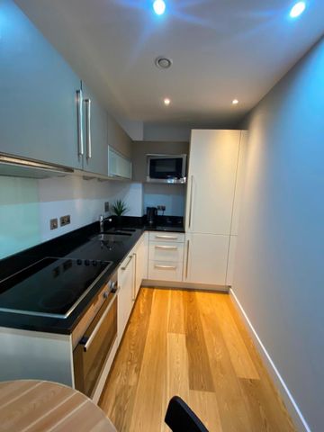 1 Bed Flat, Watermans Place, LS1 - Photo 4