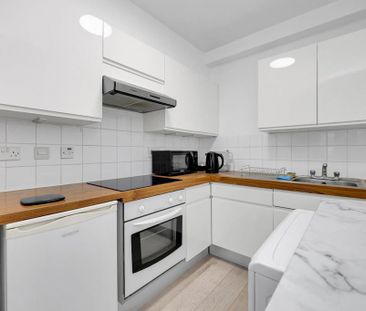 Studio to rent - Photo 1