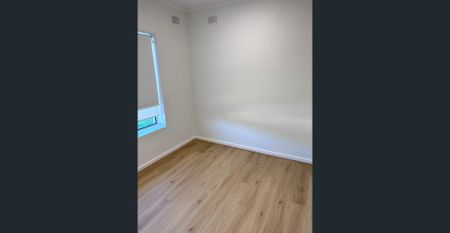 Newly renovated 2 bedroom unit in a quiet group! - Photo 3