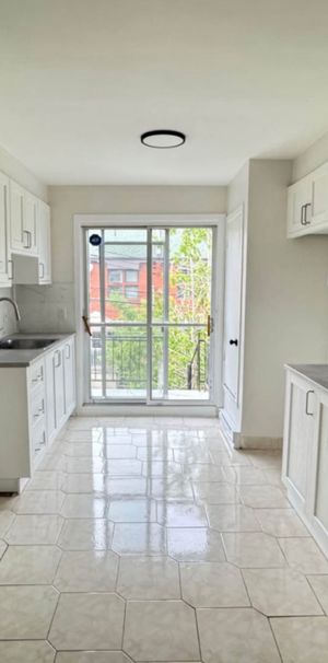 5 1/2 ANJOU - Photo 1