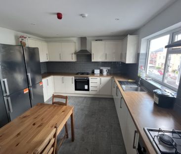 1 bed Room in Shared House - To Let - Photo 2