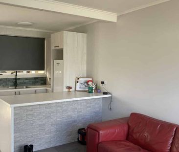 Renovated One Bedroom Flat - Photo 5