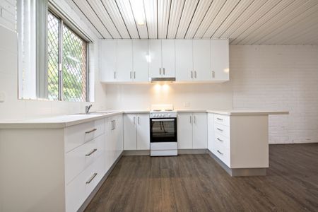Modern Two-Bedroom Townhouse in Popular South Dubbo - Photo 2