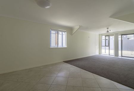 LARGE DUAL LIVING FAMILY HOME IN SOUTH GLADSTONE - Photo 3