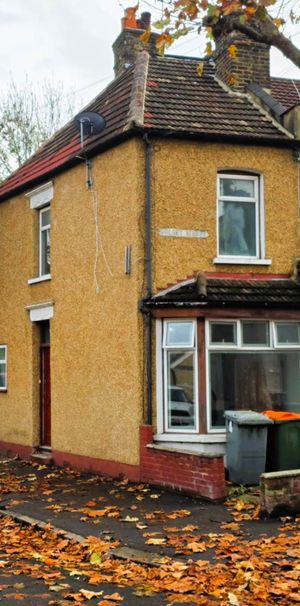 Guide Price £2,200 pcm - Available Now - Part Furnished - Photo 2