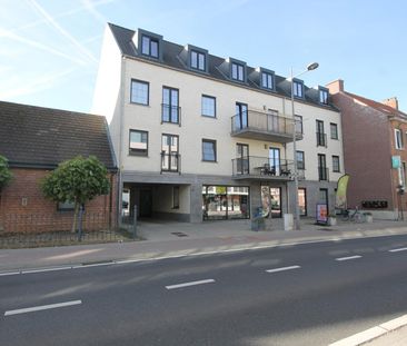 Een appartement op de 2de verdieping links met terras en garage in het centrum van Merksplas. - Photo 2