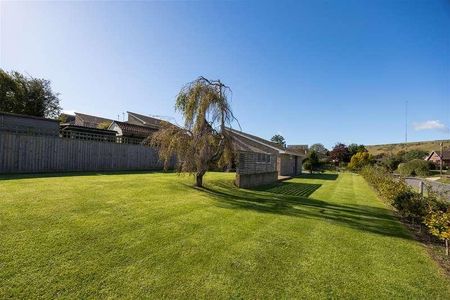 Lansdown Gardens, Chillerton, Newport, PO30 - Photo 3