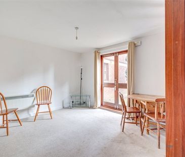 A bright and airy one bedroom ground floor apartment with excellent... - Photo 2