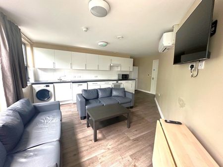 6 Bed Flat, Charles Street, BS1 - Photo 2