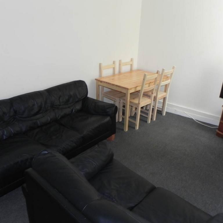 6 bedroom house to rent - Photo 1