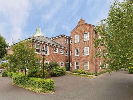 A spacious luxury one bedroom apartment in a well regarded private gated development with off-street parking. - Photo 5