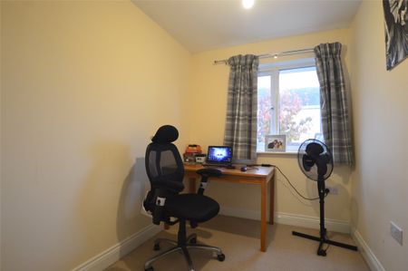 Ruardean Walk, Cheltenham, Gloucestershire, GL52 - Photo 4