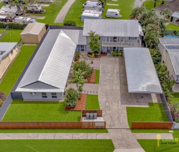 Beautifully Maintained Upstairs Unit In Outstanding Location!! - Photo 4