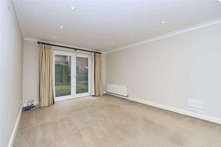 Saint Andrews Gardens, Cobham, Surrey, KT11 - Photo 4