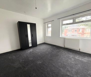 Prince Edward Avenue, Denton, Manchester, M34 6AS - Photo 2
