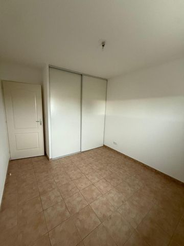 Location Appartement 3 pièces 59m² LEZIGNAN CORBIERES 11200 - Photo 2