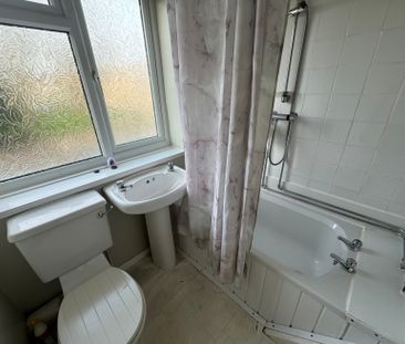 3 bedroom flat to rent - Photo 5