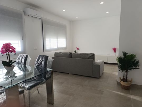 Alquiler de piso en Calle Torremolinos - Photo 1