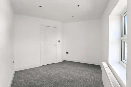 St Johns, Woking, Surrey, GU21 - Photo 3