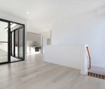 8/12 Phillip Street, Mentone VIC 3194 - Townhouse For Rent | Domain - Photo 2