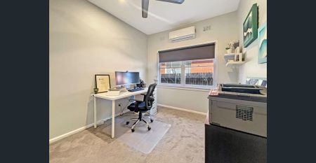 THE PERFECT FAMILY HOME IN THE HEART OF SEFTON HIGH SCHOOL ZONE! - Photo 3