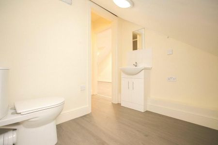 1 bedroom penthouse to rent - Photo 4