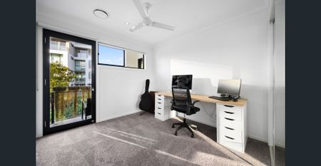 Executive Villa - Waterfront Living at "Allisee" - Photo 4