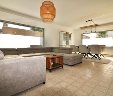 Centraal gelegen half-open bebouwing met 3 slpks, garage, tuin en t... - Photo 1