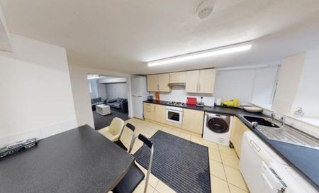 3 bedroom flat to rent - Photo 5