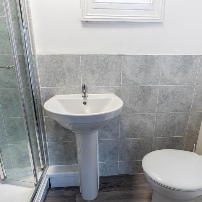 1 bedroom in a house share to rent - Photo 1