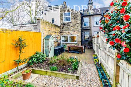 3 bedroom terraced to rent Theobald Road - Photo 2