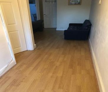 1 Bed Flat, Gordon Road, IG1 - Photo 2