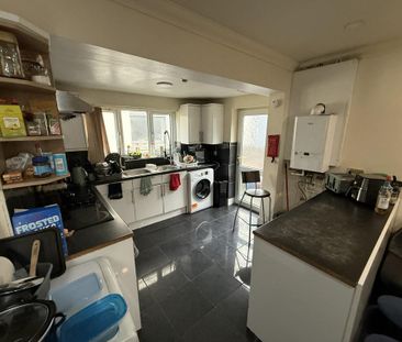 7 bedroom end of terrace house to rent - Photo 3