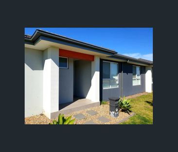 Stylish Two-Bedroom Garden Home in Prime Location! - Photo 4