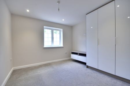 3 Bedroom Flat/Apartment to rent - Photo 2