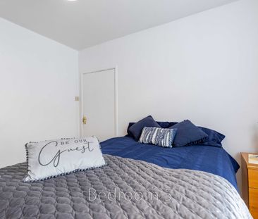 Room 5 - Photo 6
