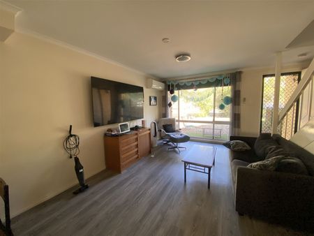 Unfurnished Townhouse in The Gap - Photo 4