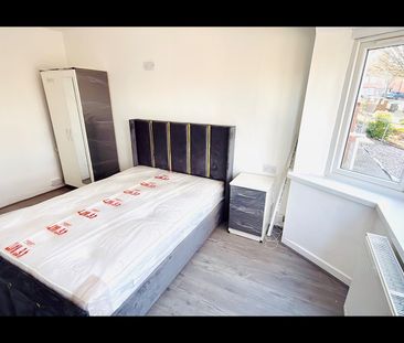 Room in a Shared House, Monsal Road, B42 - Photo 5