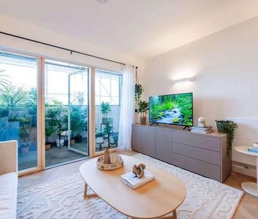 Madeleine Court, North Acton, W3 - Photo 3