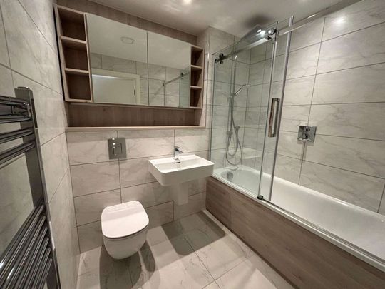 Extravagant Fully Furnished Two Double Bedroom Apartment with unrivalled facilities in the Exclusive Cortland Development, Colliers Yard. - Photo 1