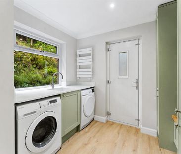 5 bedroom detached house to rent - Photo 3