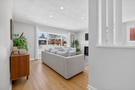 For Lease - 2443 Sudbury Avenue Unit# A, Parkway Park - Queensway Terrace S and Area, Ontario - Photo 2