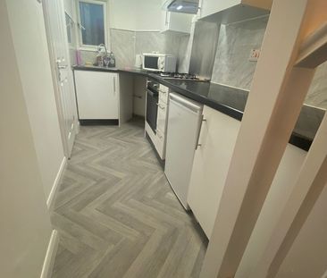 1 Bed Flat, High Road, IG1 - Photo 3