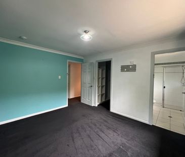 Looking for a good size home for the family. - Photo 4