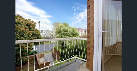 Elevated apartment in the heart of Malvern - Photo 2