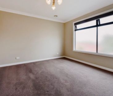 3 Bed, 1 Bath - Photo 3