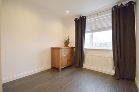 3 bedroom flat to rent - Photo 3