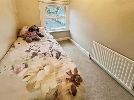 Oxford Street, PONTYPRIDD - Photo 4